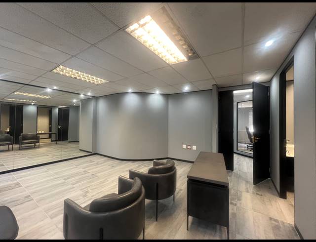 146M² OFFICE TO LET IN HYDE PARK